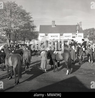 1950s, historical, members of the local hunt on their horses, gather outside The White Hart Hotel, England, UK before the start of the chase. Stock Photo