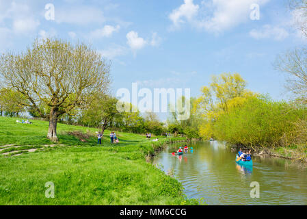 kayaks-and-canoes-on-th-river-