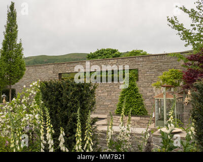 Malvern, Worcestershire, UK. Wednesday 9th May 2018 Malvern, Worcestershire, UK. Royal Porcelain Works Ltd: The Collectors Garden by Olivia Kirk who cleverly used the Malvern hills landscape in her garden. Credit: Ian Thwaites/Alamy Live News Stock Photo