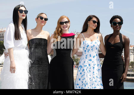 Cannes, France. 10th May 2018. (L-R) Fan Bing Bing, Marion Cotillard, Jessica Chastain, Penelope Cruz and Lupita Nyong'o attend the '355' Photocall during the 71st Cannes Film Festival at the Majestic Beach Pier on May 10, 2018 in Cannes, France. Credit: John Rasimus/Media Punch ***FRANCE, SWEDEN, NORWAY, DENARK, FINLAND, USA, CZECH REPUBLIC, SOUTH AMERICA ONLY*** Credit: MediaPunch Inc/Alamy Live News Stock Photo