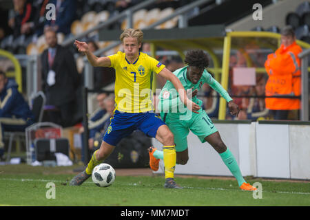 Burton upon Trent, UK. 10th Mau 2018. Fredrik Hammar (Sweden) looks to prevent Felix Correia (Portugal) making any progress during the 2018 UEFA European Under-17 Championship Group B match between Sweden and Portugal at Pirelli Stadium on May 10th 2018 in Burton upon Trent, England. Credit: PHC Images/Alamy Live News Stock Photo