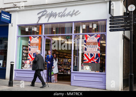 Windsor, UK. 10th May, 2018. Many shops around the town centre are displaying cardboard cutouts of Prince Harry and Meghan Markle in preparation for their wedding on 19th May. Credit: Mark Kerrison/Alamy Live News Stock Photo