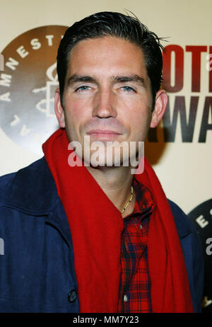 Jim Caviezel arriving at the Hotel Rwanda Premiere at the Academy Of Motion Pictures in Los Angeles. December 2, 2004.CaviezelJim Red Carpet Event, Vertical, USA, Film Industry, Celebrities,  Photography, Bestof, Arts Culture and Entertainment, Topix Celebrities fashion /  Vertical, Best of, Event in Hollywood Life - California,  Red Carpet and backstage, USA, Film Industry, Celebrities,  movie celebrities, TV celebrities, Music celebrities, Photography, Bestof, Arts Culture and Entertainment,  Topix, headshot, vertical, one person,, from the year , 2004, inquiry tsuni@Gamma-USA.com Stock Photo
