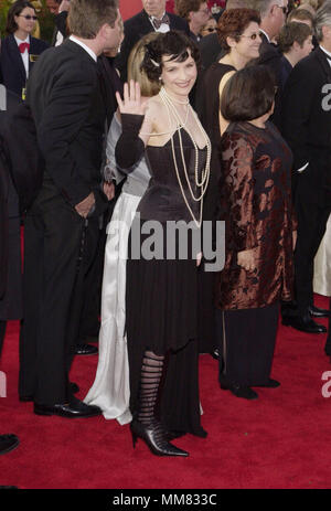 Juliette Binoche arrives at the 73rd Annual Academy Awards at the Shrine Auditorium in Los Angeles, Sun. March 25, 2001. BinocheJuliette04.JPGBinocheJuliette04 Red Carpet Event, Vertical, USA, Film Industry, Celebrities,  Photography, Bestof, Arts Culture and Entertainment, Topix Celebrities fashion /  Vertical, Best of, Event in Hollywood Life - California,  Red Carpet and backstage, USA, Film Industry, Celebrities,  movie celebrities, TV celebrities, Music celebrities, Photography, Bestof, Arts Culture and Entertainment,  Topix, vertical, one person,, from the year , 2001, inquiry tsuni@Gamm Stock Photo