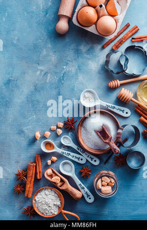 Cooking tools and ingredients concept flat lay with copy space. Baking  header with measuring spoons, wooden scoops, whisks, rolling pin, cookie  cutter Stock Photo - Alamy