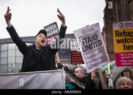 Walsall, West Midlands, UK. 7th April 2018. Pictured:  An anti-fascist supporter chants to the opposing EDL rally. / Up to 60 English Defence League s Stock Photo