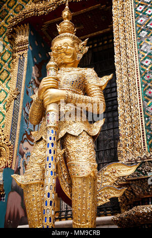 The area of the great temples of the Royal Palace contains the so-called Royal Pantheon (Prasat Phra Dhepbidorn), building that only opens its doors o Stock Photo