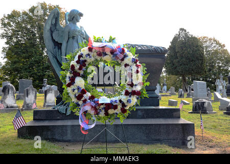 Awreath from President Donald Trump stands ready at the grave of President Chester Arthur, president from 1881 to 1885, prior to a ceremony at Albany Rural Cemetery in Menands, N.Y. recognizing the 19ith century leader on Oct. 5, 2017. The United States Military honors deceased presidents with a wreath from the sitting president at their gravesite on the anniversary of the past president's birth. ( New York State Division of Military and Naval Affairs photo by William Albrecht) Stock Photo