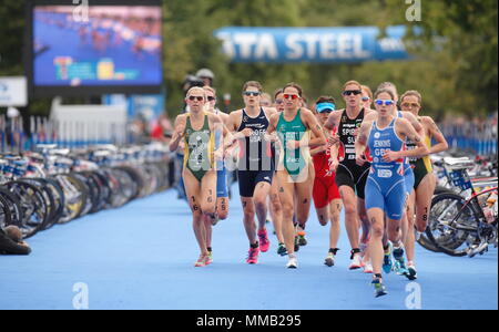 UK - Triathlon - Run Stage - Helen Jenkins and Emma Moffatt through the transition area, Elite Women ITU World Championship Dextro Energy Triathlon London, 6 August 2011 Stock Photo