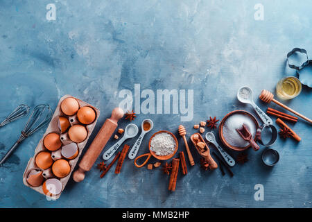 Cooking tools and ingredients concept flat lay with copy space. Baking  header with measuring spoons, wooden scoops, whisks, rolling pin, cookie  cutter Stock Photo - Alamy