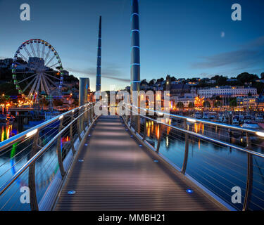 GB - DEVON: Torquay Harbour, Millennium Bridge & Town by night Stock Photo