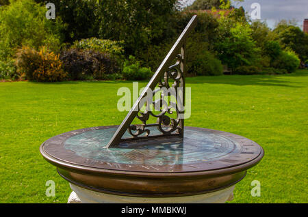 Sundial at Kew Gardens Stock Photo - Alamy