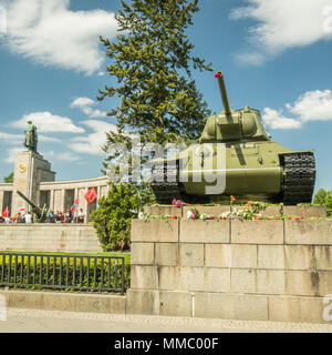 Tank at the Soviet War Memorial in the Tiergarten, Berlin, Germany Stock Photo