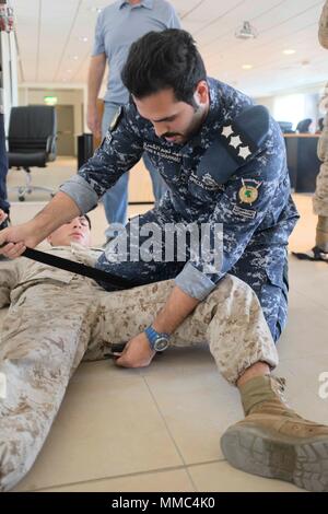 (170916-M-ZZ999-004) U.S 5TH FLEET AREA OF OPERATIONS (Sept. 16, 2017) – Members of the Kuwaiti Ministry of Interior Explosive Ordnance Team provide first responder care and a primary exam to a simulated casualty during the final trauma exercise during a medical exchange with the Kuwaiti Ministry of Interior explosive ordnance team in Kuwait.. The 15th MEU is deployed with the America Amphibious Ready Group in order to maintain regional security in the U.S. 5th Fleet area of operations. (Courtesy photo by Hospital Corpsman 1st Class Tonya Jury) Stock Photo