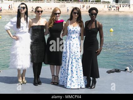 Fan Bingbing (l-r), Marion Cotillard, Jessica Chastain, Penelope Cruz and Lupita Nyong'o attend the photo call of '355' during the 71st Cannes Film Festival at Hotel Majestic Beach in Cannes, France, on 10 May 2018. | Verwendung weltweit Stock Photo
