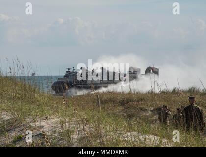 171022-R-RN119-159 ATLANTIC OCEAN (Oct. 22, 2017) Landing craft air cushion (LCAC) 53, attached to Assault Craft Unit 4, approaches a beach to pick up cargo. LCAC 53 is on board the amphibious dock landing ship Gunston Hall (LSD-44) in support of exercise Bold Alligator 2017 (BA17). Improving Navy-Marine Corps amphibious core competencies along with coalition, North Atlantic Treaty Organization (NATO) Allied and partner nations is a necessary investment in the current and future readiness of our forces. BA17 will take place Oct. 18 - 30, 2017, ashore along the eastern seaboard. (U.S. Navy phot Stock Photo