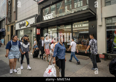 Stat semafor forkorte A Vans footwear store in Herald Square in New York on Friday, May 4, 2018.  VF Corp., the owner of North Face, Vans, Wrangler and other brands reported  first-quarter revenue the beat