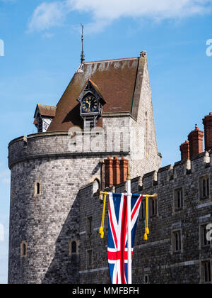 Curfew Tower, With Flag, Curfew Tower, Windsor Castle, Windsor, Berkshire, England, UK, GB. Stock Photo