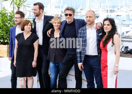 Cannes, France. 11th May, 2018. Ewa Puszczynska, Tomasz Kot, Joanna Kulig, Pawel Pawlikowski, Borys Szyc and Tanya Seghatchian at a 'Cold War' photocall on Friday 11 May 2018 as part of the 71st Cannes Film Festival held at Palais des Festivals, Cannes. Pictured: Ewa Puszczynska, Tomasz Kot, Joanna Kulig, Pawel Pawlikowski, Borys Szyc , Tanya Seghatchian. Picture by Julie Edwards. Credit: Julie Edwards/Alamy Live News Stock Photo