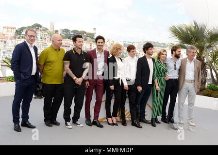 Cannes, France. 11th May, 2018. CANNES, FRANCE - MAY 11: (L-R) Producer Alex Kuschevatzky, producer Agustin Almodovar, producer Sebastian Ortega, actor Chino Darin, actress Cecilia Roth, actor Lorenzo Ferro, director Luis Ortega, actress Mercedes Moran, actor Peter Lanzani and producer Hugo Sigman attend the photocall for 'El Angel' during the 71st annual Cannes Film Festival at Palais des Festivals on May 11, 2018 in Cannes, France. Credit: Frederick Injimbert/ZUMA Wire/Alamy Live News Stock Photo