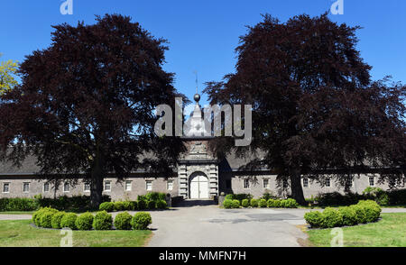 05 May 2018, Germany, Duesseldorf-Angermund: Heltdorf Palace, a moated castle from the 11th century and today a part of of Count Spee's property. It is surrounded by the most beautiful forest park in Lower North Rhine-Westphalia, inspired by English landscapes. It has the second oldest rhododendron samples in Germany, which are the flagships of the park. Alone in the East Frisian Westerwede there are more of these plants. · NO WIRE SERVICE · Photo: Horst Ossinger//dpa Stock Photo