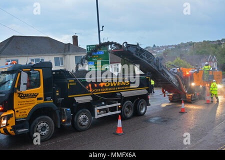 Bristol, UK. 11th May 2018. Workmen seen carrying out overnight resurfacing of the Wells Road A37, outbound Broadfield Road to Airport Road on Friday 11th may .Part of a larger on going scheme. Bristol City Council and North East Somerset Council made a joint bid to the Department of Transport for the Local Highways Maintenance Challenge Fund. Total amount awarded which includes a contribution from each authority is £6.4m Proposed carriageway reconstruction A4 and A4174 Corridors. Robert Timoney/Alamy/Live/News Stock Photo