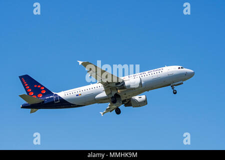 Airbus A320 engine Stock Photo - Alamy