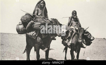 . English: Women travelling in Kordofan — early 20th century southern Sudan.  Women of the Messiria tribe branch of the Baggara Arabs traveling by oxen.    . Unknown (G.N. Morphig?) 68 Baggara in kordofan Stock Photo