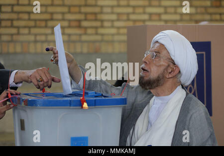 Tehran, Iran. 11th May, 2018. An Iraqi cleric living in Iran casts his ballot at an overseas polling station for Iraq's parliamentary elections in southern Tehran, Iran, on May 11, 2018. Thousands of Iraqis living in Iran casted their ballots in the country. The 2018 parliamentary election is the first one since Iraq's historical victory over the Islamic State group. Credit: Ahmad Halabisaz/Xinhua/Alamy Live News Stock Photo