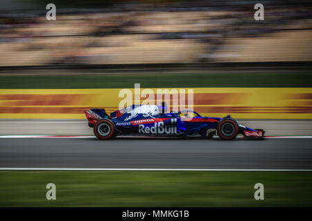 Barcelona, Spain. 12 May, 2018:  NICO HULKENBERG (GER) leads BRENDON HARTLEY (NZL) during the third practice session of the Spanish GP at Circuit de Barcelona - Catalunya in his Renault RS18 Credit: Matthias Oesterle/Alamy Live News Stock Photo