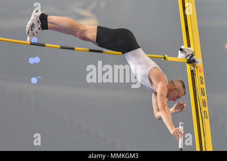 Shanghai, China. 12th May 2018. Sam Kendricks (USA) in aceton during 2018 IAAF Shanghai Diamond League: MEN'S POLE VAULT at Shanghai Stadium on Saturday, 12 May 2018. SHANGHAI, CHINA. Credit: Taka G Wu Credit: Taka Wu/Alamy Live News Stock Photo