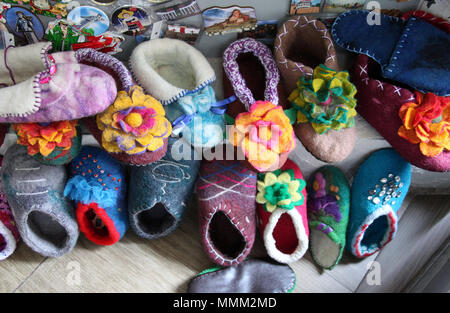 walkstoff wool slippers
