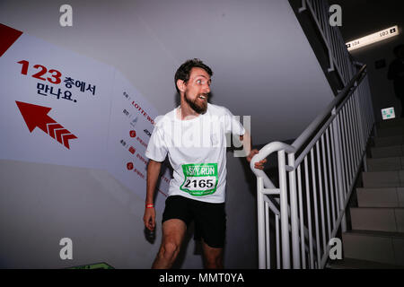 Seoul, South Korea. 13th May, 2018. A runner competes in the Lotte World Tower International Skyrun 2018 in Seoul, South Korea, on May 13, 2018. Runners raced up the 123-floor, 2,917-step, 555-meter-high skyscraper, South Korea's tallest of the kind, on Sunday. Credit: Wang Jingqiang/Xinhua/Alamy Live News Stock Photo