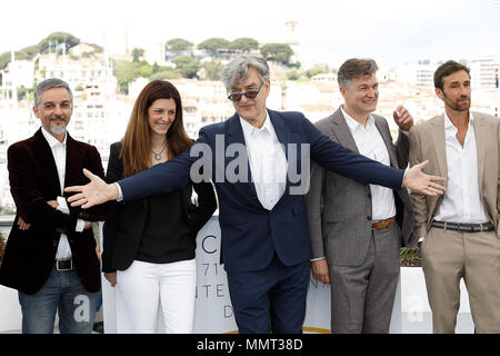 Cannes, France. 13th May, 2018. (L-R) Alessandro Lo Monaco, Samanta Gandolfi Branca, director Wim Wenders, David Rosier and Ignazio Oliva at the 'Pope Francis - A Man Of His Word' photocall during the 71st Cannes Film Festival at the Palais des Festivals on May 13, 2018 in Cannes, France. Credit: John Rasimus/Media Punch ***FRANCE, SWEDEN, NORWAY, DENARK, FINLAND, USA, CZECH REPUBLIC, SOUTH AMERICA ONLY*** Credit: MediaPunch Inc/Alamy Live News Stock Photo