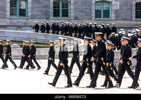 APRIL 9, 2018 - ANNAPOLIS MARYLAND - Midshipmen are seen in formation before lunchtime, US Naval Academy, Annapolis Maryland Stock Photo