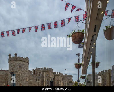 Windsor Castle and GB Flag bunting ready for Royal Wedding Stock Photo