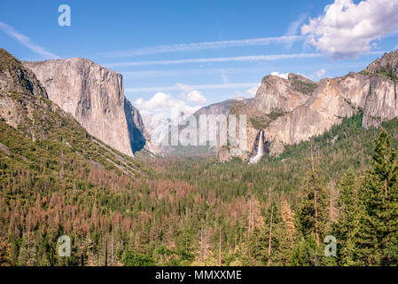 View of Yosemite Valley from Tunnel View point - view to Bridal veil falls, El Capitan and Half Dome - Yosemite National Park in California, USA Stock Photo