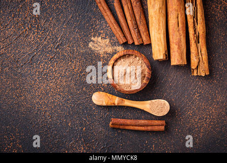 Ceylon cinnamon and cassia, sticks and powder Stock Photo