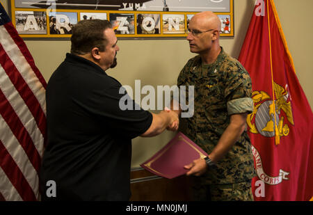 U.S. Marine Corps Col. David Suggs (right), the commanding officer of Marine Corps Air Station Yuma, Ariz., recognizes Darren Ercanbrack (left), MCAS Yuma’s Air Traffic Control (ATC) supervisor, as the MCAS Yuma Employee of the 3rd Quarter, Aug. 7, 2017. (U.S. Marine Corps photo taken by Lance Cpl. Isaac D. Martinez) Stock Photo