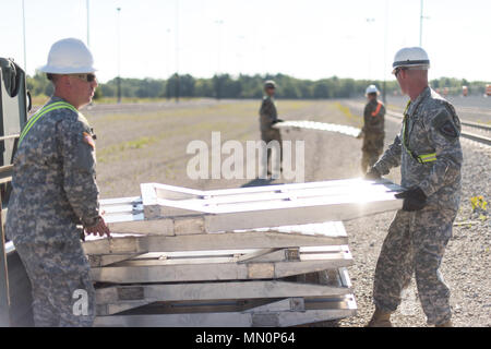 Soldiers with the 38th Sustainment Brigade set up rail car spanners at the Camp Atterbury railhead in preparation for the 76th Infantry Brigade Combat Team’s return from the Joint Readiness Training Center in Fort Polk, La. on August 9, 2017. (U.S. Army Photo by Staff Sgt. Jeremiah Runser) Stock Photo