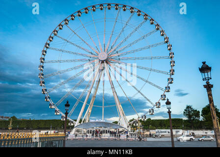 The London Eye and La Grande Roue de Paris Ferris Wheels