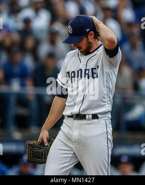 Bandera de Mexico. Mexican Flag . Baseball action during the Los Angeles  Dodgers game against San Diego Padres, the second game of the Major League  Ba Stock Photo - Alamy