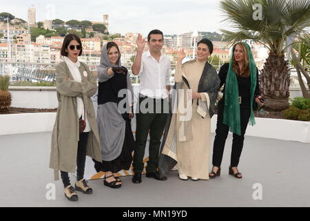 Cannes, France. 13th May, 2018. CANNES, FRANCE - MAY 13: (L-R) Actresses Solmaz Panahi, Marzieh Rezaei, Cinematographer Amin Jafari, editor Mastaneh Mohajer and actress Behnaz Jafari attend the photocall for the '3 Faces (Se Rokh)' during the 71st annual Cannes Film Festival at Palais des Festivals on May 13, 2018 in Cannes, France. Credit: Frederick Injimbert/ZUMA Wire/Alamy Live News Stock Photo