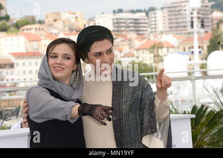 Cannes, France. 13th May, 2018. CANNES, FRANCE - MAY 13: (L-R) Actresses Marzieh Rezaei and Behnaz Jafari attend the photocall for the '3 Faces (Se Rokh)' during the 71st annual Cannes Film Festival at Palais des Festivals on May 13, 2018 in Cannes, France. Credit: Frederick Injimbert/ZUMA Wire/Alamy Live News Stock Photo