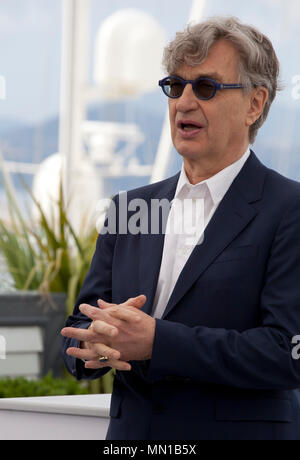Cannes, France. 13th May, 2018. Cannes, France. 13th May, 2018. Director Wim Wenders at the Pope Francis – A Man Of His Word (Le Pape François – Un Homme De Parole) film photo call at the 71st Cannes Film Festival, Sunday 13th May 2018, Cannes, France. Photo credit: Doreen Kennedy Credit: Doreen Kennedy/Alamy Live News Stock Photo