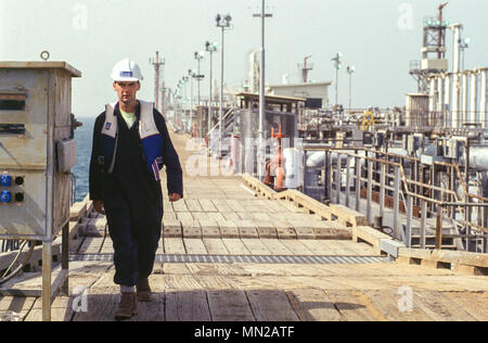 Mina Al Ahmadi Refinery and oil exporting terminal, 45 km south of Kuwait City is the main export terminal for Kuwait's oil industry, at the northern end of the Arabian Gulf. Stock Photo