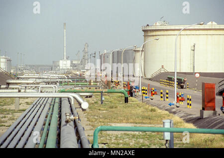 Mina Al Ahmadi Refinery and oil exporting terminal, 45 km south of Kuwait City is the main export terminal for Kuwait's oil industry, at the northern end of the Arabian Gulf. Stock Photo