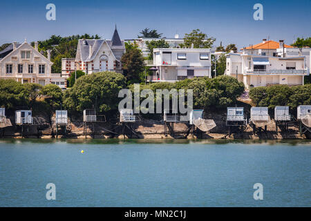 Royan (south western France, Atlantic coast): villas along the waterfront, Pontaillac bay; Belle Epoque and  modern villas overhanging the square fish Stock Photo