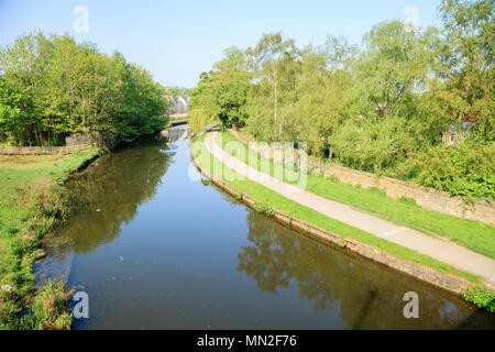 The Leeds/Liverpool canal near Apperley Bridge on the outskirts of Bradford, West Yorkshire, UK Stock Photo