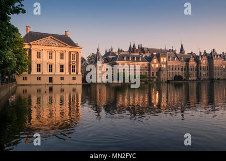 Mauritshuis and Binnenhof buildings reflected in Hofvijver lake, The Hague (Den Haag), Netherlands Stock Photo